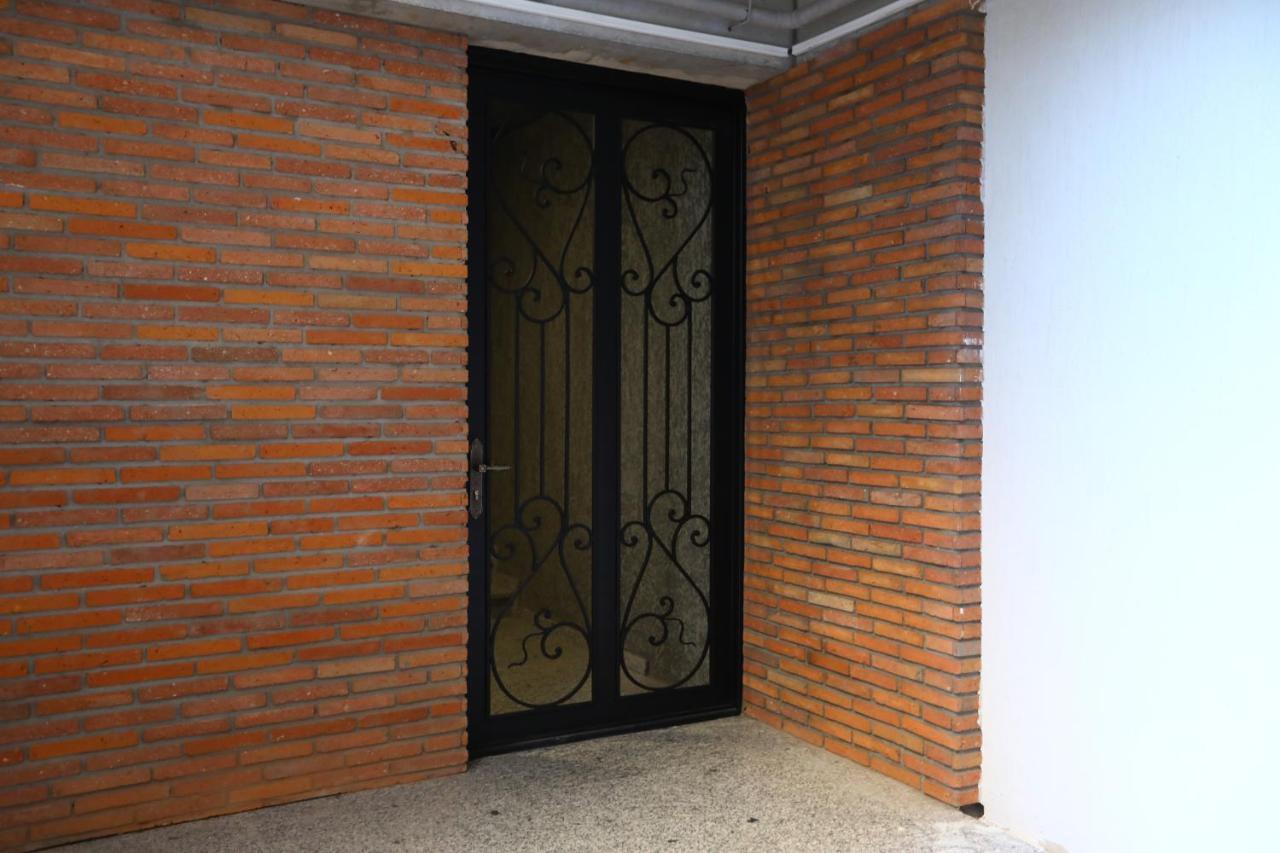 Brick House II Apartment Tbilisi Ngoại thất bức ảnh